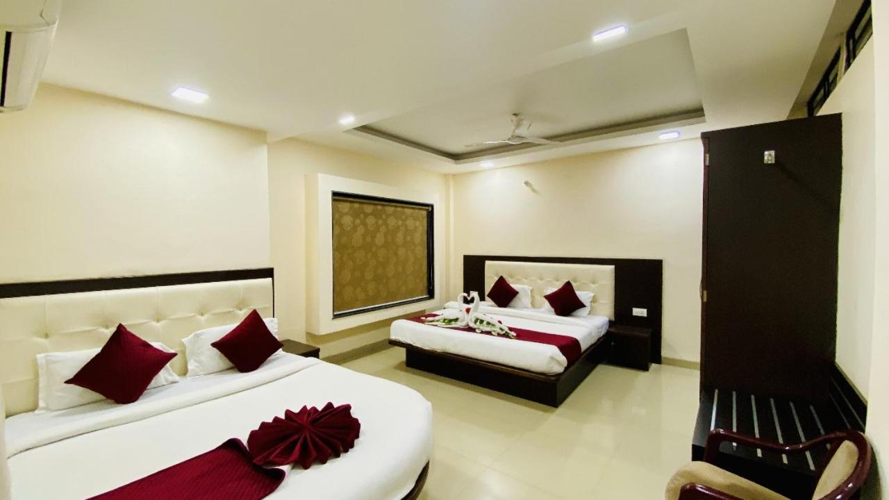 The Richi Rich Hotel And Resort Indore Esterno foto