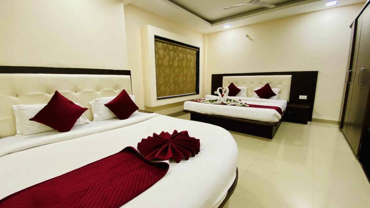 The Richi Rich Hotel And Resort Indore Esterno foto