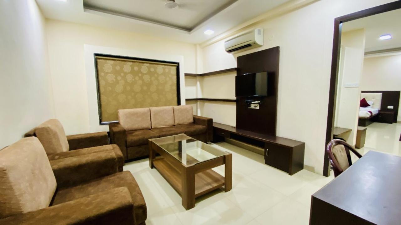 The Richi Rich Hotel And Resort Indore Esterno foto
