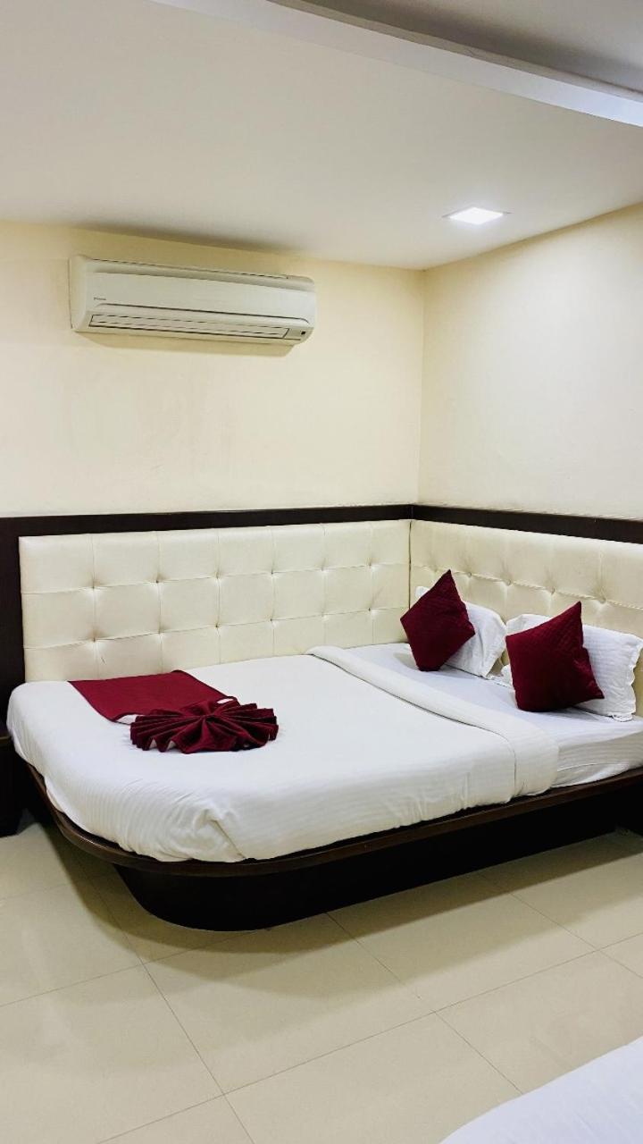 The Richi Rich Hotel And Resort Indore Esterno foto